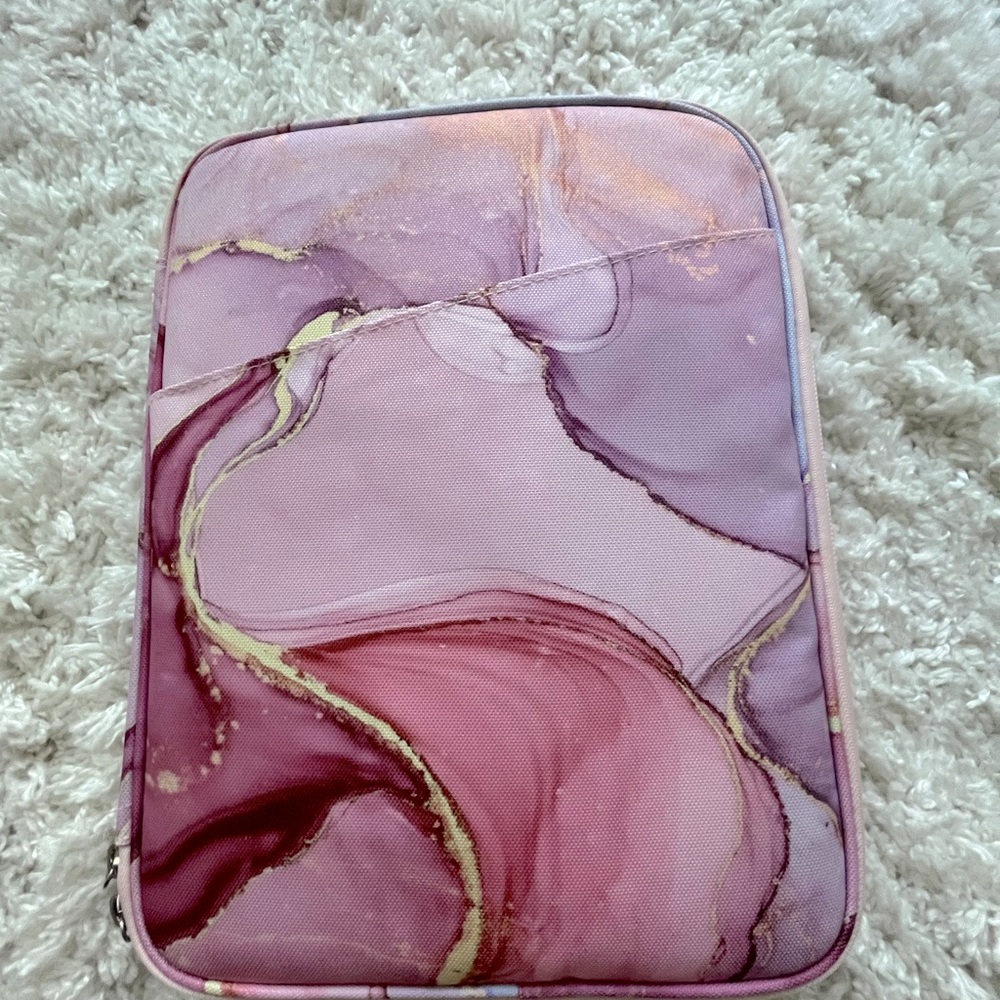 ⭐️Practically New iPad Case⭐️